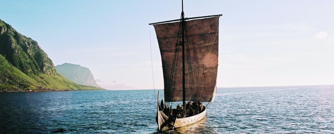 Lofotr med seil yttersia Lofotr med seil yttersia