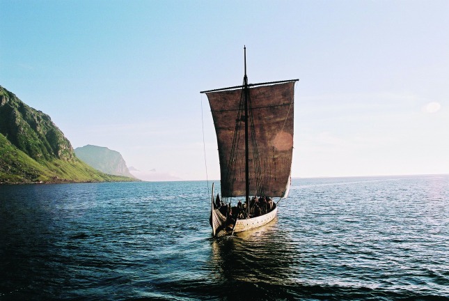 Lofotr med seil yttersia